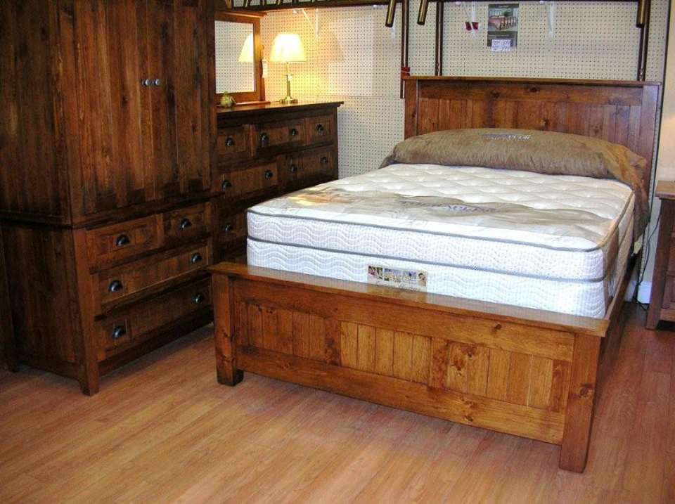 Rustic Harvest Pine 7pc Bedroom Suite